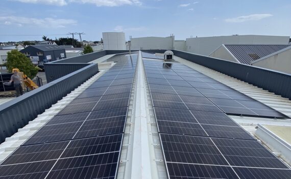 Chantier-installation-photovoltaique-pour-Professionnel-Quiberon-CCE